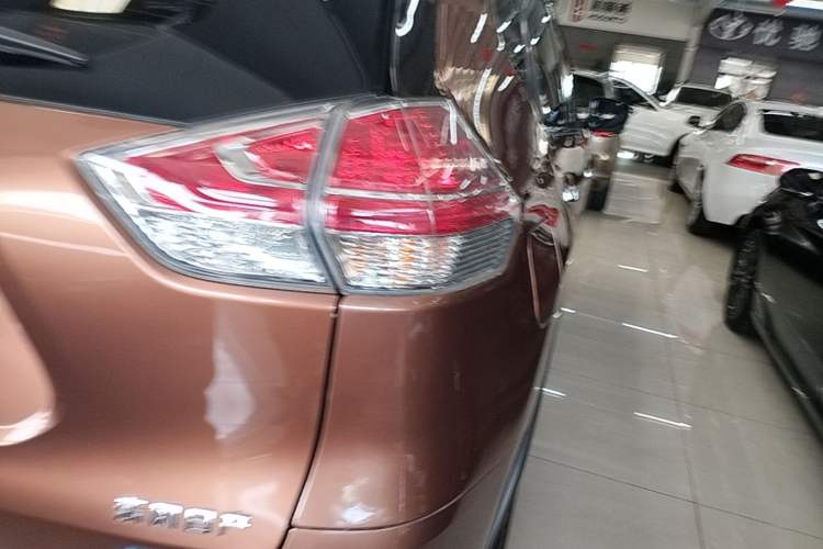 Used Nissan X-Trail 2015 2.0L CVT Comfort MAX Edition 2WD Right Rear Taillight