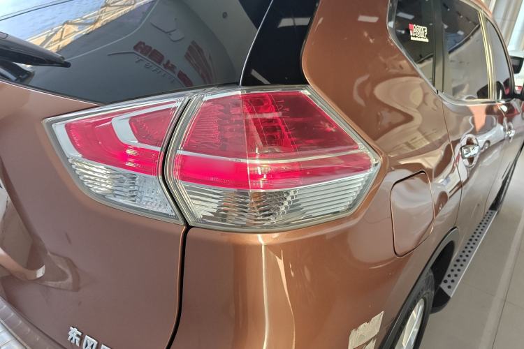 Used Nissan X-Trail 2015 2.0L CVT Comfort MAX Edition 2WD Right Rear Taillight