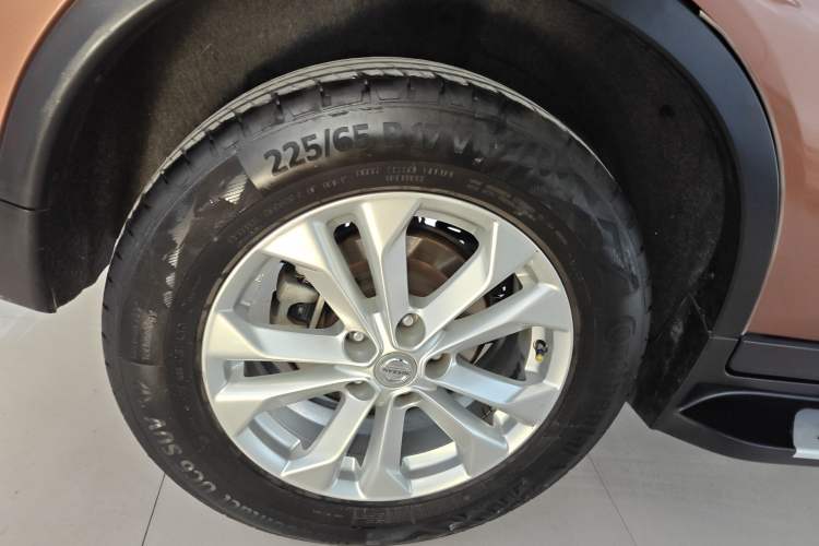 Used Nissan X-Trail 2015 2.0L CVT Comfort MAX Edition 2WD Right Rear Wheel Hub
