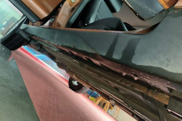 Used Nissan X-Trail 2015 2.0L CVT Comfort MAX Edition 2WD Right Side Sill