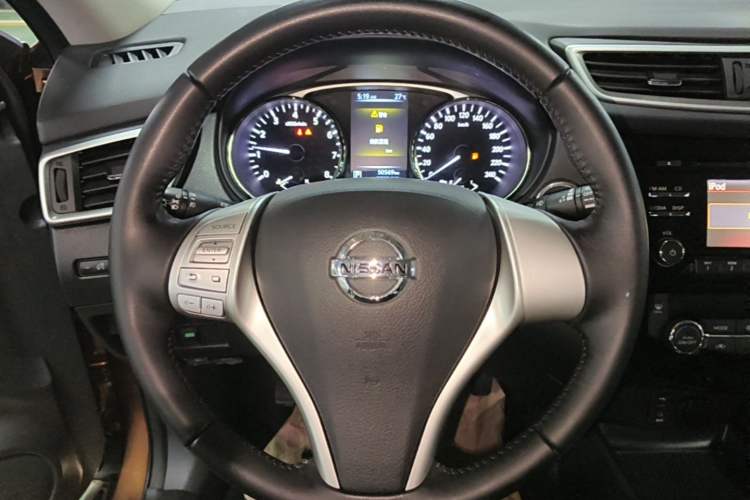 Used Nissan X-Trail 2015 2.0L CVT Comfort MAX Edition 2WD Steering Wheel