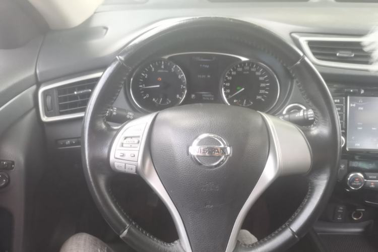 Used Nissan X-Trail 2015 2.0L CVT Comfort MAX Edition 2WD Steering Wheel