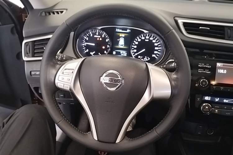 Used Nissan X-Trail 2015 2.0L CVT Comfort MAX Edition 2WD Steering Wheel