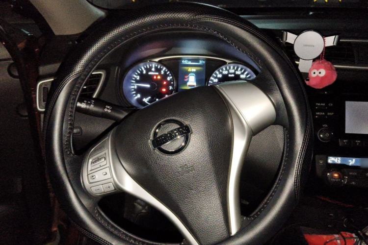 Used Nissan X-Trail 2015 2.0L CVT Comfort MAX Edition 2WD Steering Wheel