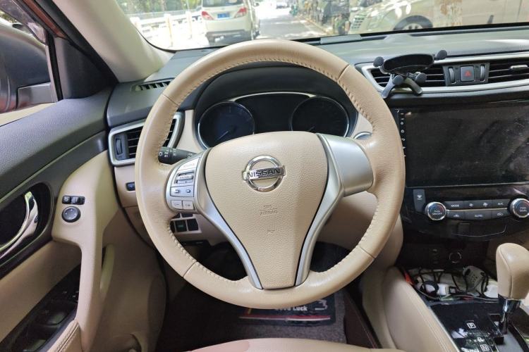 Used Nissan X-Trail 2015 2.0L CVT Comfort MAX Edition 2WD Steering Wheel