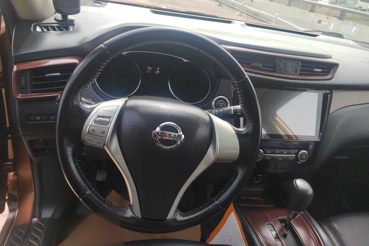 Used Nissan X-Trail 2015 2.0L CVT Comfort MAX Edition 2WD Steering Wheel