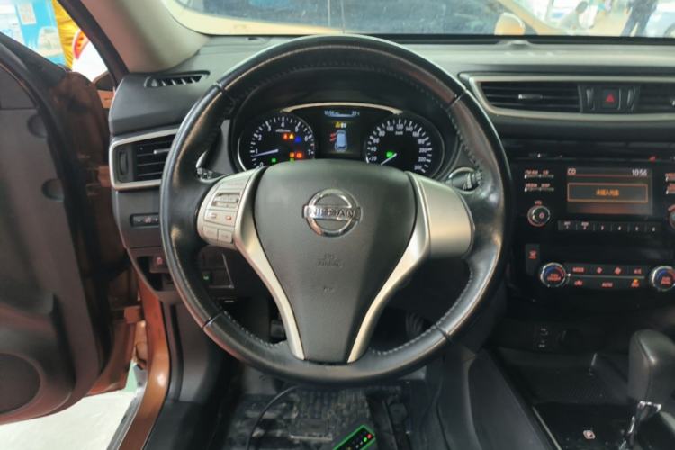 Used Nissan X-Trail 2015 2.0L CVT Comfort MAX Edition 2WD Steering Wheel