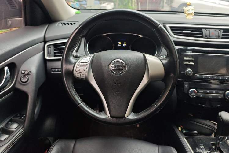Used Nissan X-Trail 2015 2.0L CVT Comfort MAX Edition 2WD Steering Wheel