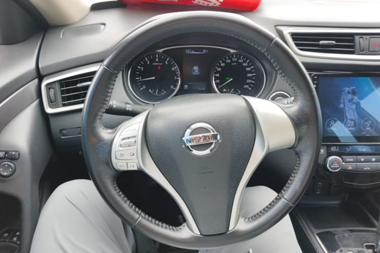 Used Nissan X-Trail 2015 2.0L CVT Comfort MAX Edition 2WD Steering Wheel