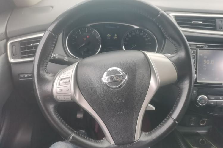 Used Nissan X-Trail 2015 2.0L CVT Comfort MAX Edition 2WD Steering Wheel