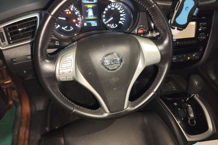Used Nissan X-Trail 2015 2.0L CVT Comfort MAX Edition 2WD Steering Wheel