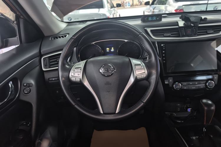 Used Nissan X-Trail 2015 2.0L CVT Comfort MAX Edition 2WD Steering Wheel