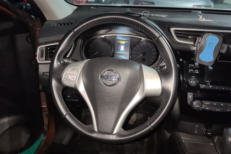 Used Nissan X-Trail 2015 2.0L CVT Comfort MAX Edition 2WD Steering Wheel
