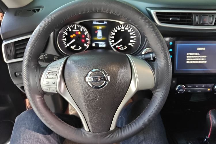 Used Nissan X-Trail 2015 2.0L CVT Comfort MAX Edition 2WD Steering Wheel