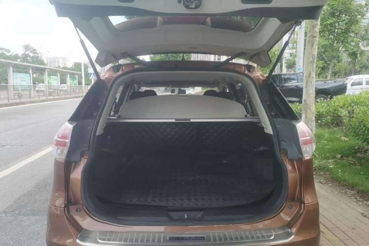 Used Nissan X-Trail 2015 2.0L CVT Comfort MAX Edition 2WD Trunk