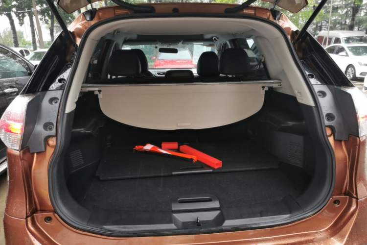 Used Nissan X-Trail 2015 2.0L CVT Comfort MAX Edition 2WD Trunk