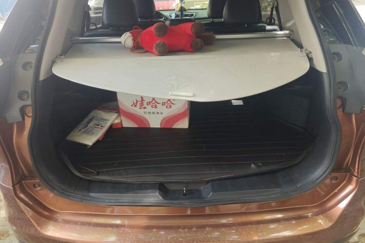 Used Nissan X-Trail 2015 2.0L CVT Comfort MAX Edition 2WD Trunk