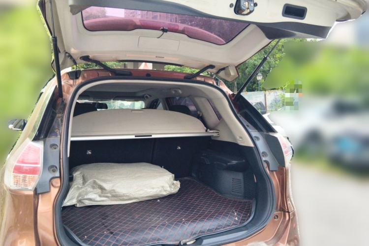Used Nissan X-Trail 2015 2.0L CVT Comfort MAX Edition 2WD Trunk