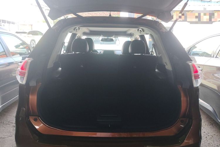 Used Nissan X-Trail 2015 2.0L CVT Comfort MAX Edition 2WD Trunk