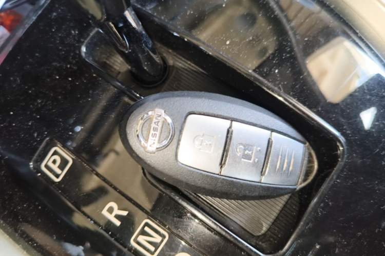 Used Nissan X-Trail 2015 2.0L CVT Comfort MAX Edition 2WD Vehicle Key