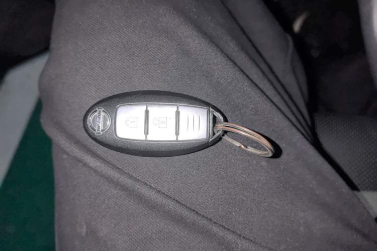 Used Nissan X-Trail 2015 2.0L CVT Comfort MAX Edition 2WD Vehicle Key