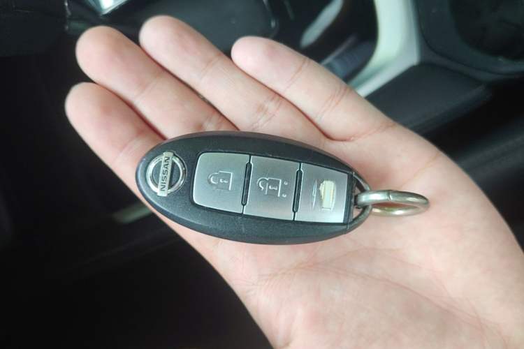 Used Nissan X-Trail 2015 2.0L CVT Comfort MAX Edition 2WD Vehicle Key