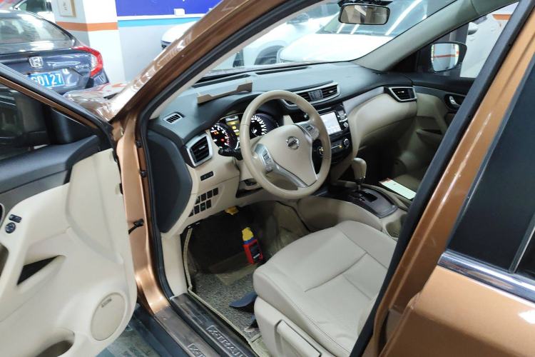 Used Nissan X-Trail 2016 2.0L CVT Smart Enjoyment Version 4WD Driver Seat