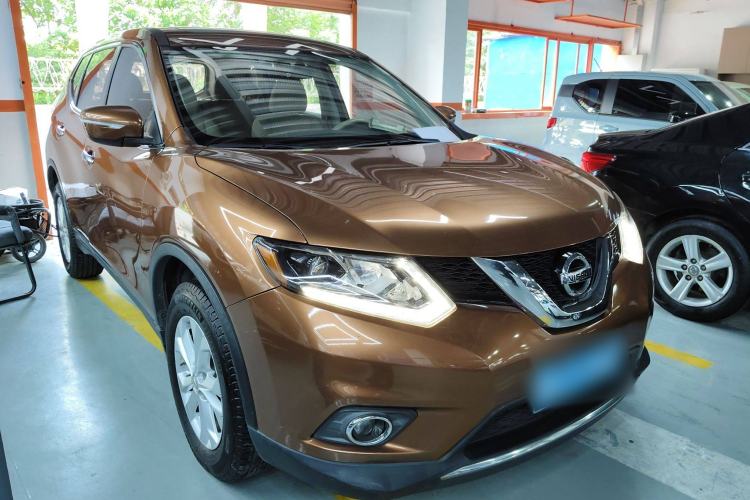 Used Nissan X-Trail 2016 2.0L CVT Smart Enjoyment Version 4WD Front Right 45 Deg