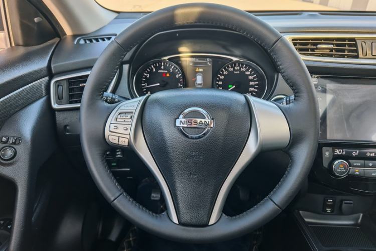 Used Nissan X-Trail 2016 2.5L CVT Sport Edition 4WD Interior 2