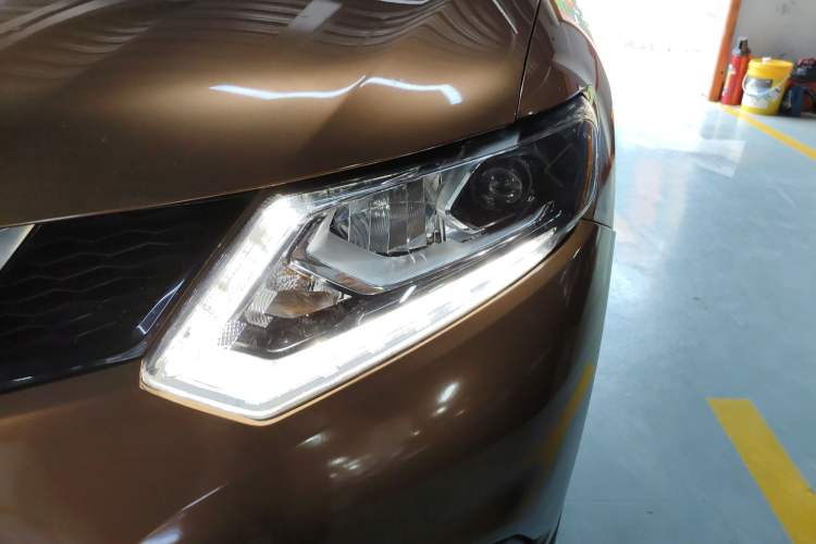 Used Nissan X-Trail 2016 2.0L CVT Smart Enjoyment Version 4WD Left Front Headlight