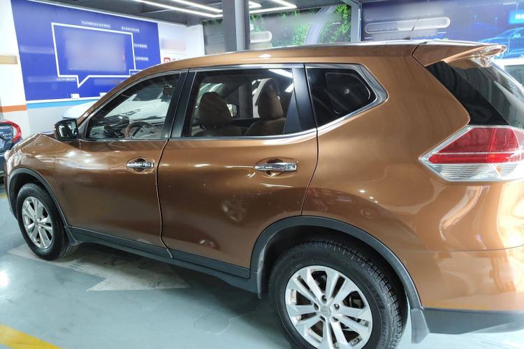 Used Nissan X-Trail 2016 2.0L CVT Smart Enjoyment Version 4WD Left Side