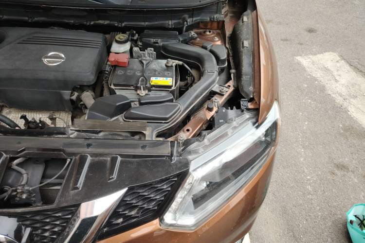 Used Nissan X-Trail 2016 2.5L CVT Sport Edition 4WD Engine Bay Left