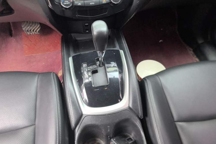 Used Nissan X-Trail 2016 2.5L CVT Sport Edition 4WD Gear Lever