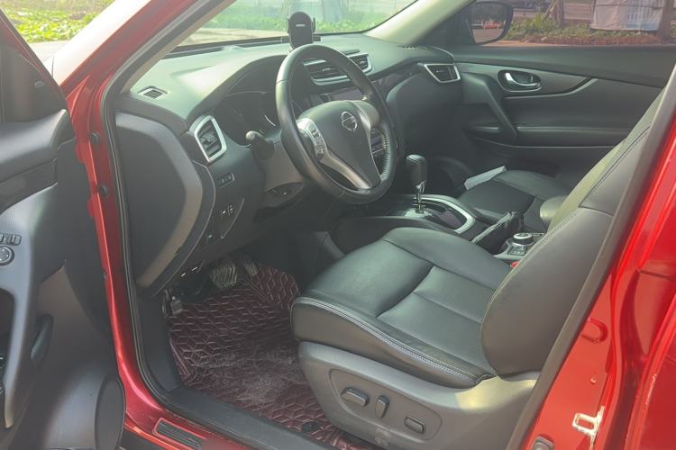 Used Nissan X-Trail 2016 2.5L CVT Sport Edition 4WD Interior 1
