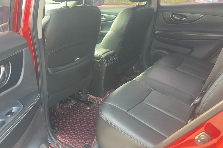 Used Nissan X-Trail 2016 2.5L CVT Sport Edition 4WD Interior 2