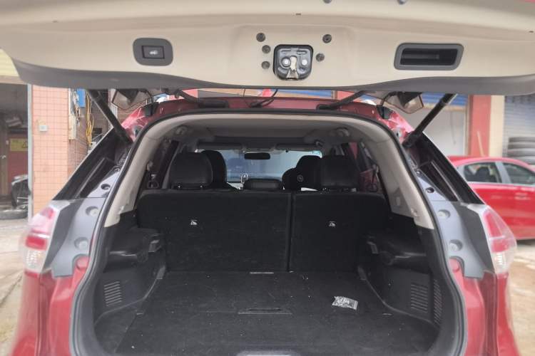 Used Nissan X-Trail 2016 2.5L CVT Sport Edition 4WD Trunk