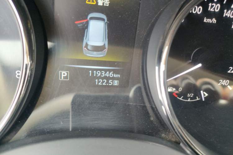 Used Nissan X-Trail 2016 2.5L CVT Sport Edition 4WD Odometer Close Up