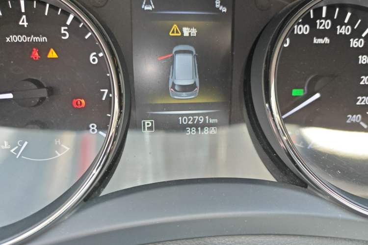 Used Nissan X-Trail 2016 2.5L CVT Sport Edition 4WD Odometer Close Up