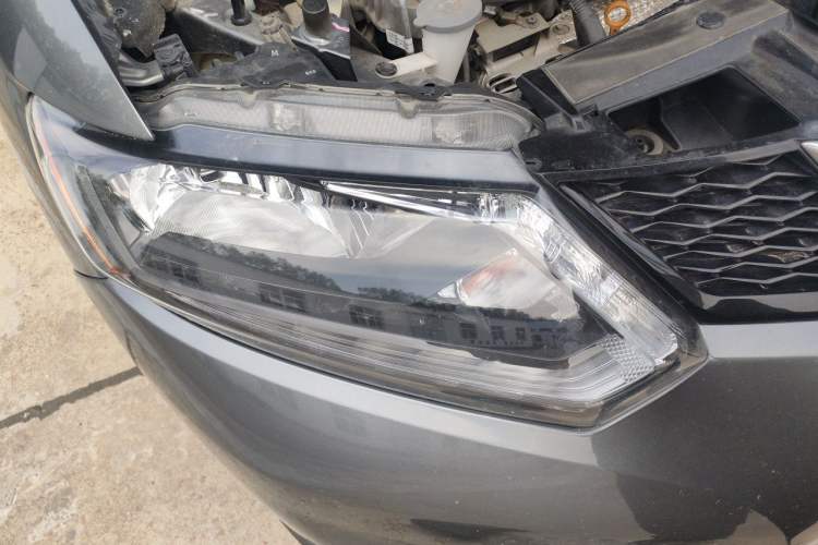 Used Nissan X-Trail 2016 2.5L CVT Sport Edition 4WD Right Front Headlight