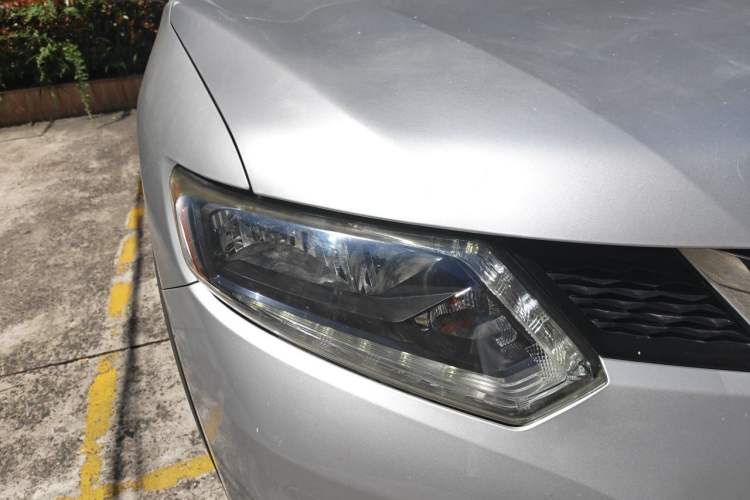 Used Nissan X-Trail 2016 2.5L CVT Sport Edition 4WD Right Front Headlight
