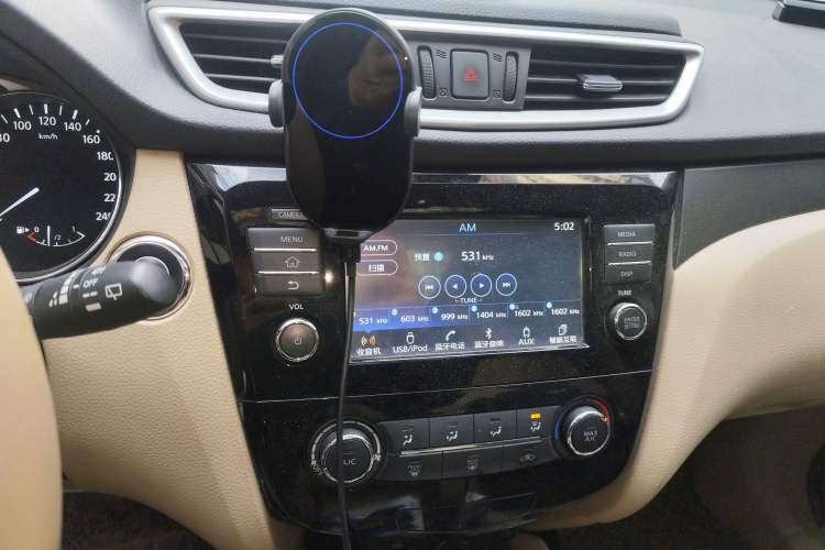 Used Nissan X-Trail 2016 2.0L CVT Smart Enjoyment Version 4WD Audio And AC Panel