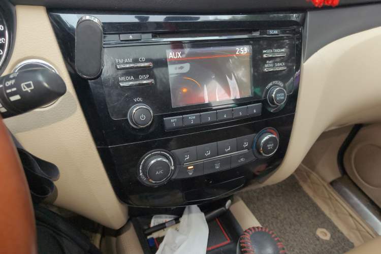 Used Nissan X-Trail 2016 2.0L CVT Smart Enjoyment Version 4WD Audio And AC Panel