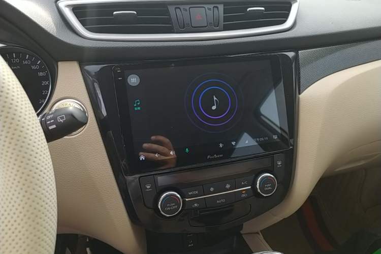 Used Nissan X-Trail 2016 2.5L CVT Sport Edition 4WD Audio And AC Panel