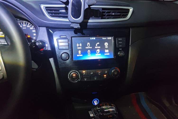 Used Nissan X-Trail 2016 2.0L CVT Smart Enjoyment Version 4WD Audio And AC Panel