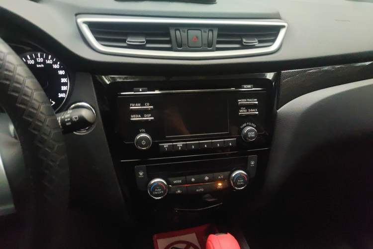 Used Nissan X-Trail 2016 2.5L CVT Sport Edition 4WD Audio And AC Panel