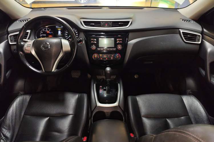 Used Nissan X-Trail 2016 2.0L CVT Smart Enjoyment Version 4WD Audio And AC Panel