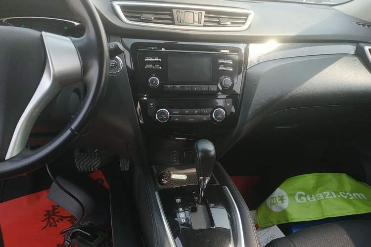 Used Nissan X-Trail 2016 2.5L CVT Sport Edition 4WD Audio And AC Panel