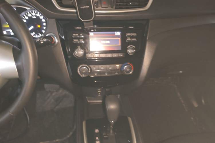 Used Nissan X-Trail 2016 2.0L CVT Smart Enjoyment Version 4WD Audio And AC Panel