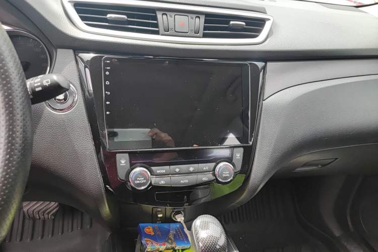 Used Nissan X-Trail 2016 2.0L CVT Smart Enjoyment Version 4WD Audio And AC Panel