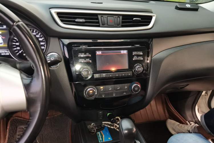 Used Nissan X-Trail 2016 2.0L CVT Smart Enjoyment Version 4WD Audio And AC Panel